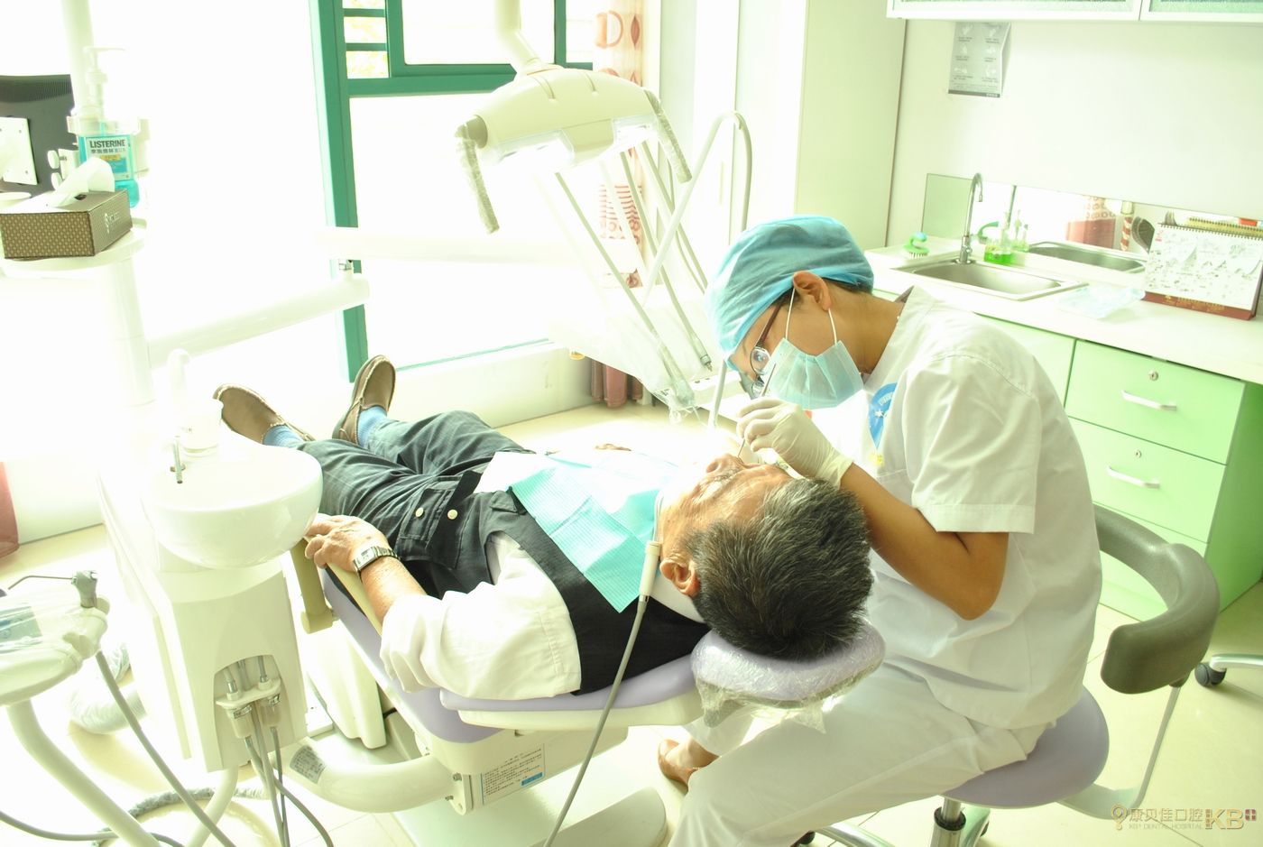 牙龈萎缩的治疗方法以预防和缓解为主